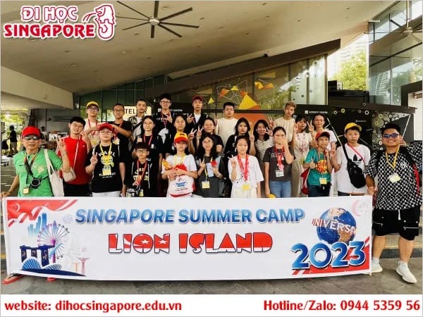 Học sinh tham gia trại hè Singapore