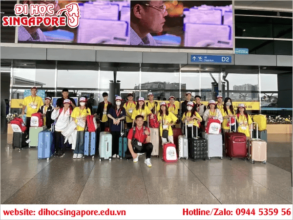 Học sinh ở trại hè Singapore lion island